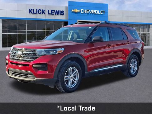 Used 2023 Ford Explorer XLT image 3