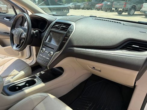 Used 2019 Lincoln MKC Reserve w/ MKC Climate Package FWD image 18