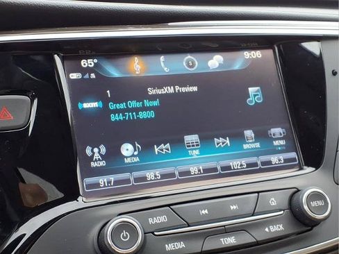 Used 2020 Buick Envision Essence w/ Experience Buick Package FWD image 12
