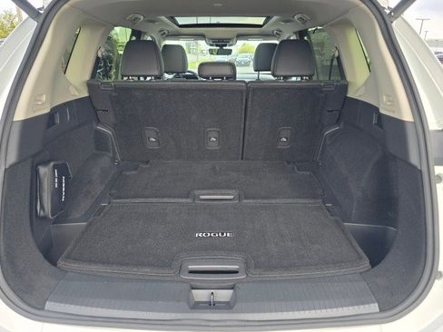 Certified 2024 Nissan Rogue Platinum w/ Platinum Premium Package AWD/4WD image 18