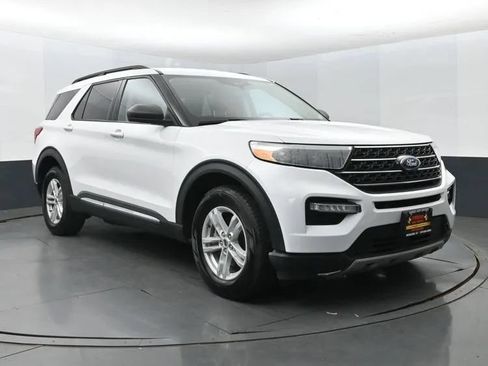 Used 2024 Ford Explorer XLT w/ Equipment Group 202A AWD/4WD image 1