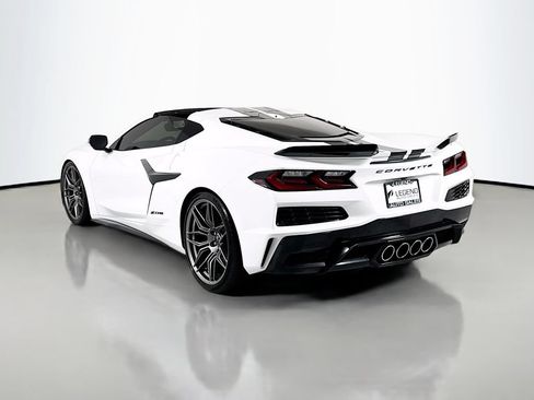 Used 2023 Chevrolet Corvette Z06 w/ Stealth Interior Trim Package RWD image 9