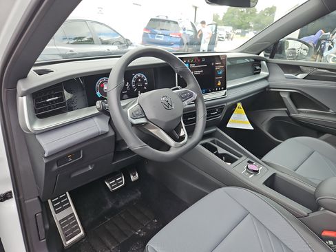 New 2026 Volkswagen Tiguan SE R-Line image 13