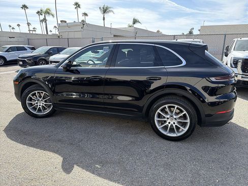 Used 2024 Porsche Cayenne AWD/4WD image 8