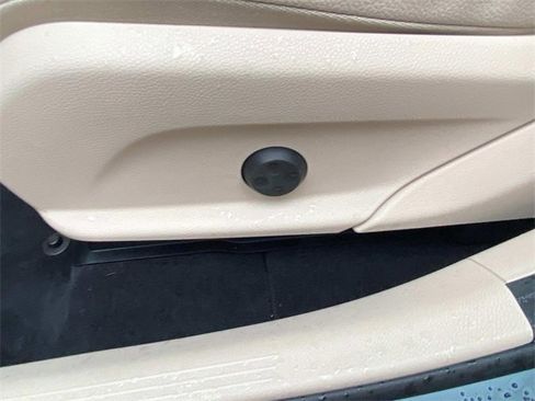 Used 2022 Mercedes-Benz GLC 300 4MATIC image 17