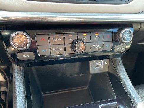 Used 2022 Jeep Compass Limited image 35