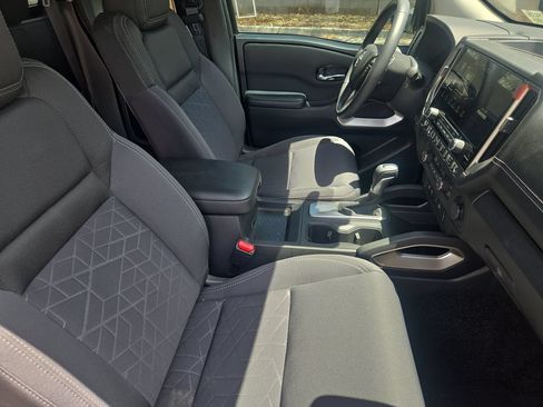 Certified 2025 Nissan Frontier SV w/ SV Convenience Package RWD image 10