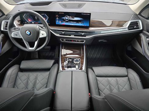 Used 2025 BMW X7 xDrive40i w/ Premium Package image 18