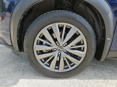 Used 2022 Nissan Pathfinder SL w/ SL Premium Package image 32