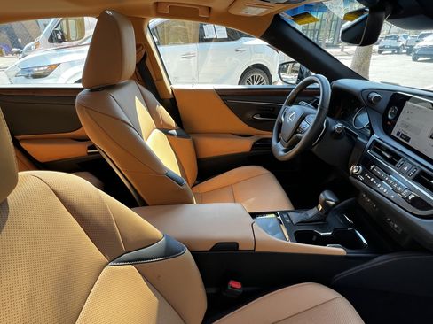 Used 2025 Lexus ES 300h w/ Premium Package image 46