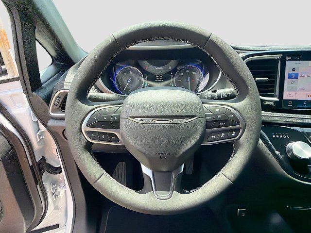 New 2027 Chrysler Pacifica Select FWD image 11