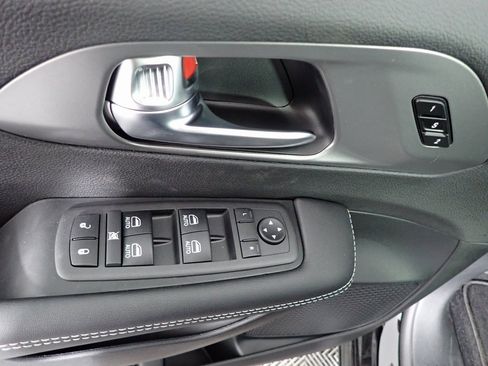 New 2025 Chrysler Pacifica Select image 18