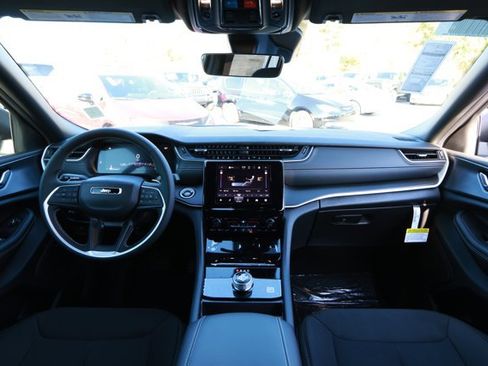 New 2025 Jeep Grand Cherokee Laredo X image 30