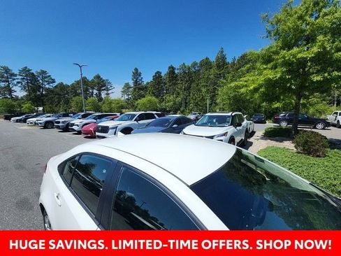 Used 2022 Toyota Corolla LE FWD image 17