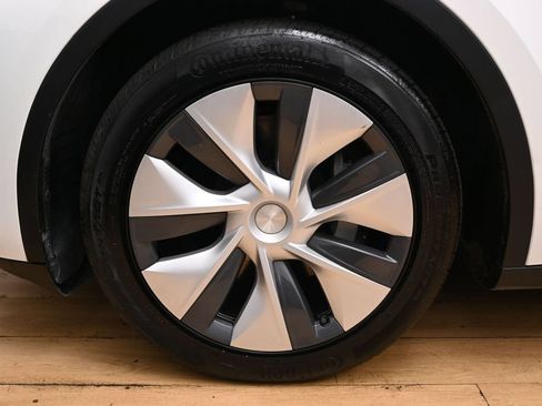 Used 2023 Tesla Model Y Long Range AWD/4WD image 8
