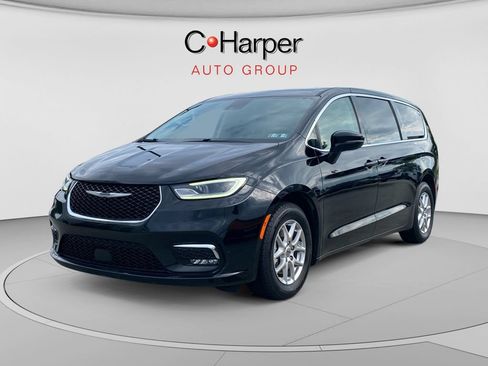Used 2024 Chrysler Pacifica Touring-L FWD image 6