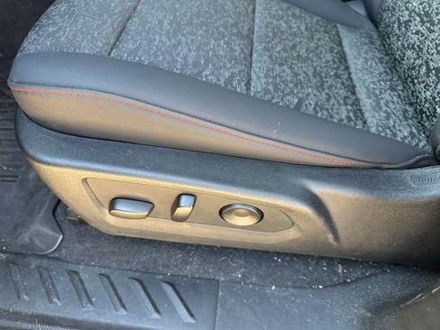 Used 2024 Chevrolet Colorado Z71 w/ Z71 Convenience Package 2 image 12