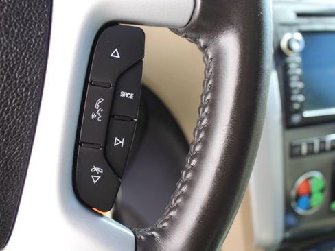 Used 2012 Chevrolet Traverse LTZ image 18