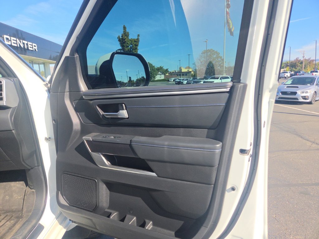 Used 2022 Toyota Tundra Platinum w/ Advanced Package AWD/4WD image 28