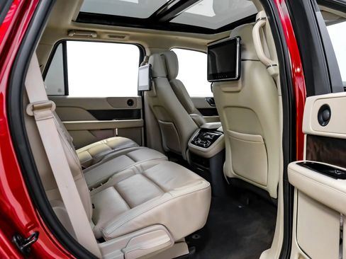 Used 2019 Lincoln Navigator Select image 31