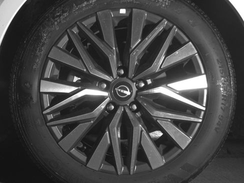 Used 2025 Nissan Altima 2.5 SV FWD image 12