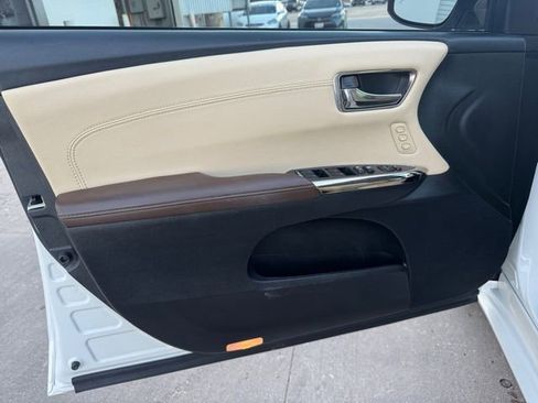 Used 2018 Toyota Avalon XLE Premium image 4