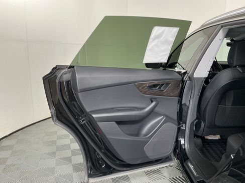 Used 2022 Audi Q8 Premium AWD/4WD image 23