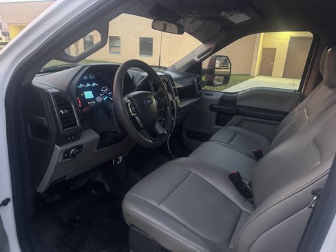 Used 2022 Ford F550 2WD Regular Cab Super Duty image 4