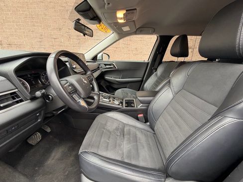 Used 2024 Mitsubishi Outlander SE image 14