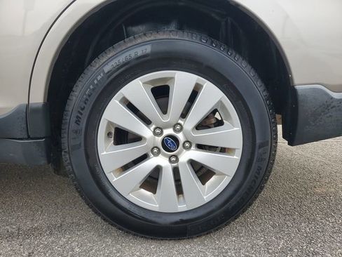 Used 2019 Subaru Outback 2.5i Premium image 11