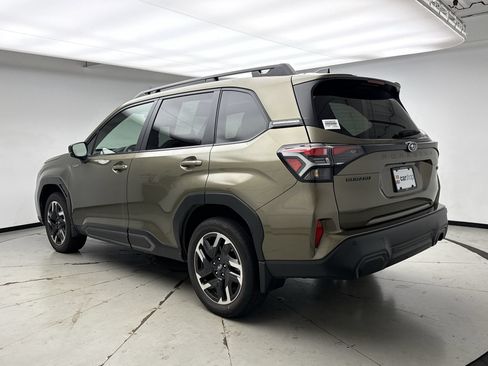 Used 2025 Subaru Forester Limited AWD/4WD image 3