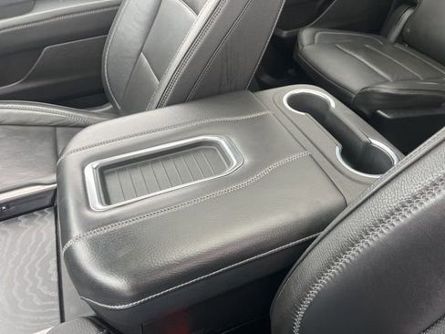 Used 2023 GMC Yukon XL Denali image 32