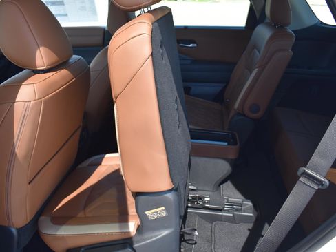 New 2026 Nissan Pathfinder Platinum image 52