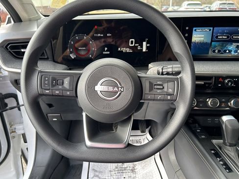 Used 2025 Nissan Kicks SV image 14