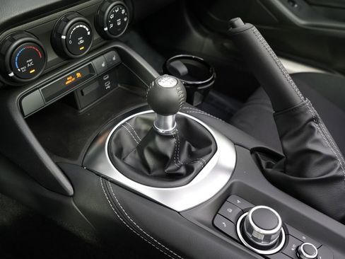 New 2026 MAZDA MX-5 Miata Club w/ Interior Package RWD image 32