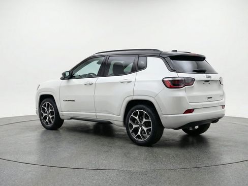 Used 2025 Jeep Compass Limited AWD/4WD image 6
