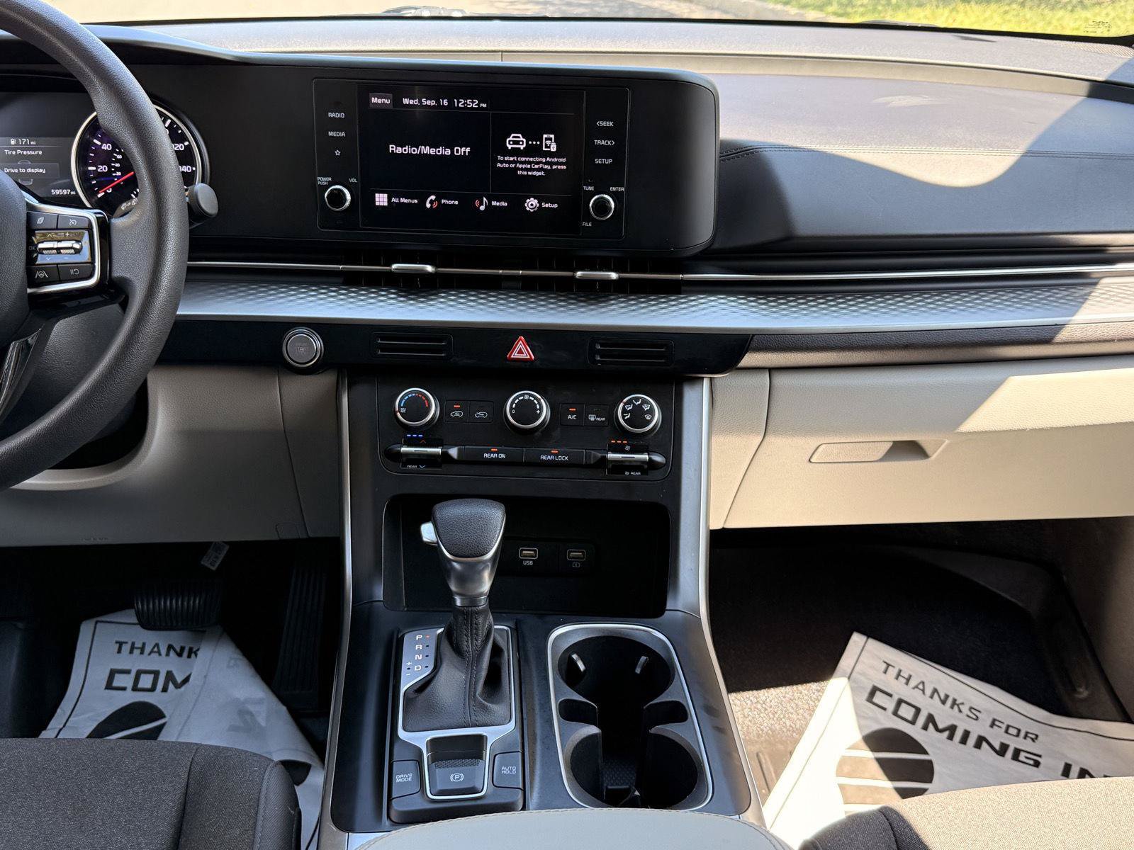 Used 2023 Kia Carnival LX FWD image 26