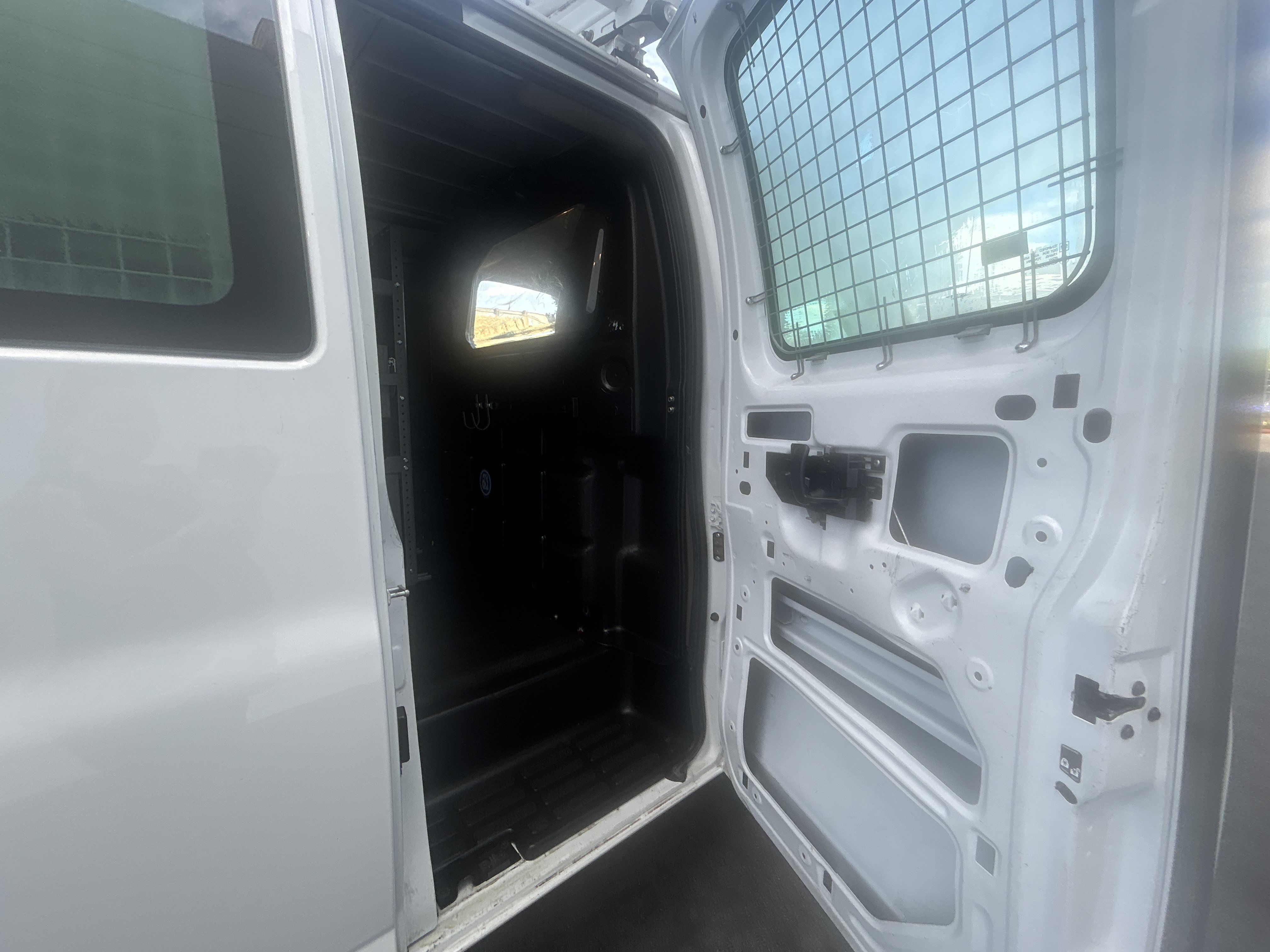 Used 2017 Chevrolet Express 2500 RWD image 19