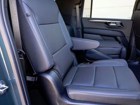 Used 2025 Chevrolet Suburban Z71 w/ Comfort Package image 13