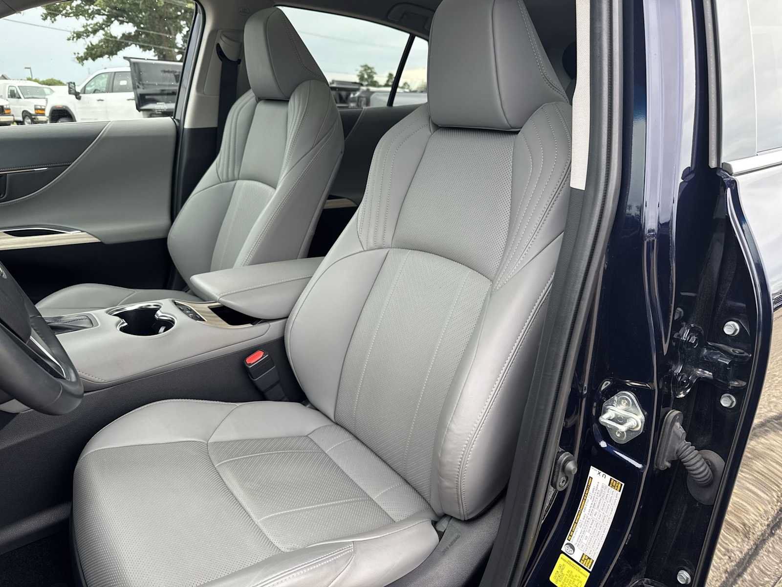 Used 2024 Toyota Venza Limited AWD/4WD image 17