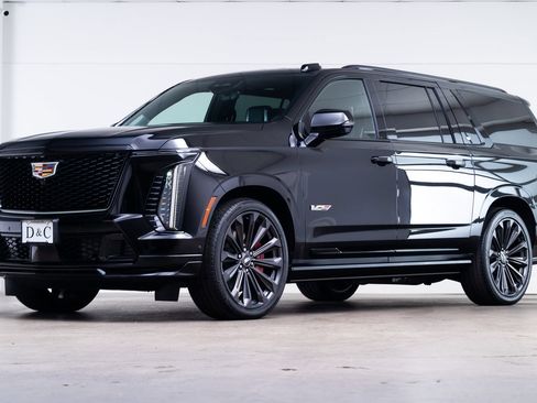 Used 2025 Cadillac Escalade ESV V AWD/4WD image 3