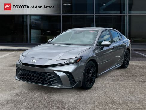Used 2025 Toyota Camry SE FWD image 7
