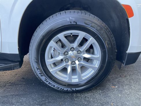 Used 2024 Chevrolet Suburban LT image 11