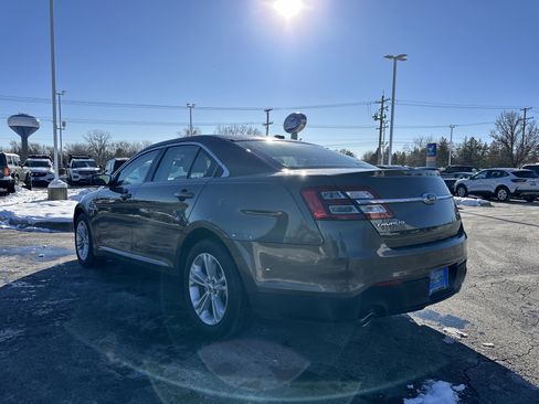 Used 2016 Ford Taurus SE image 6