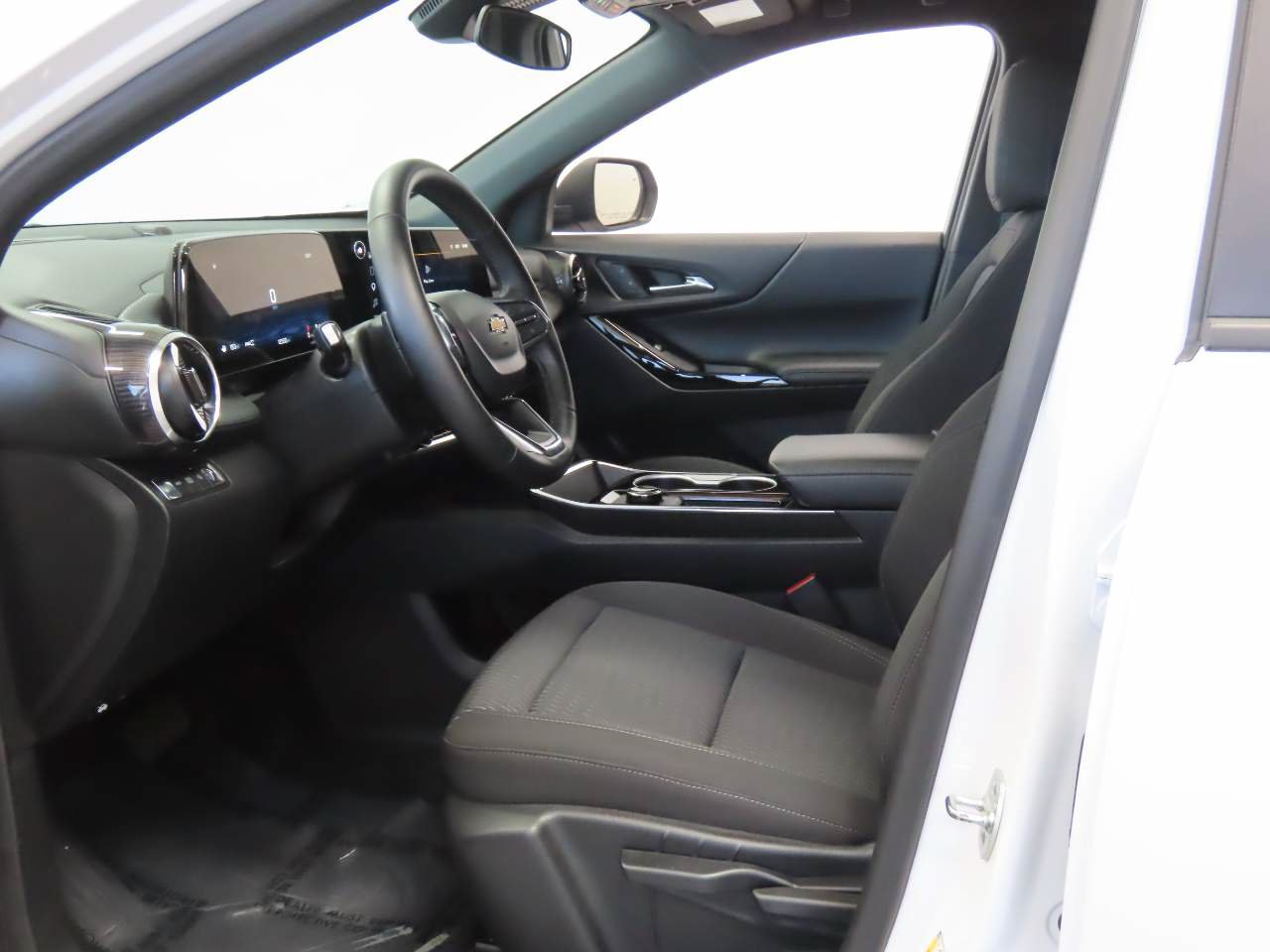 Certified 2026 Chevrolet Equinox LT AWD/4WD image 14