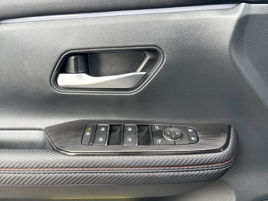Certified 2025 Nissan Kicks SR FWD image 21