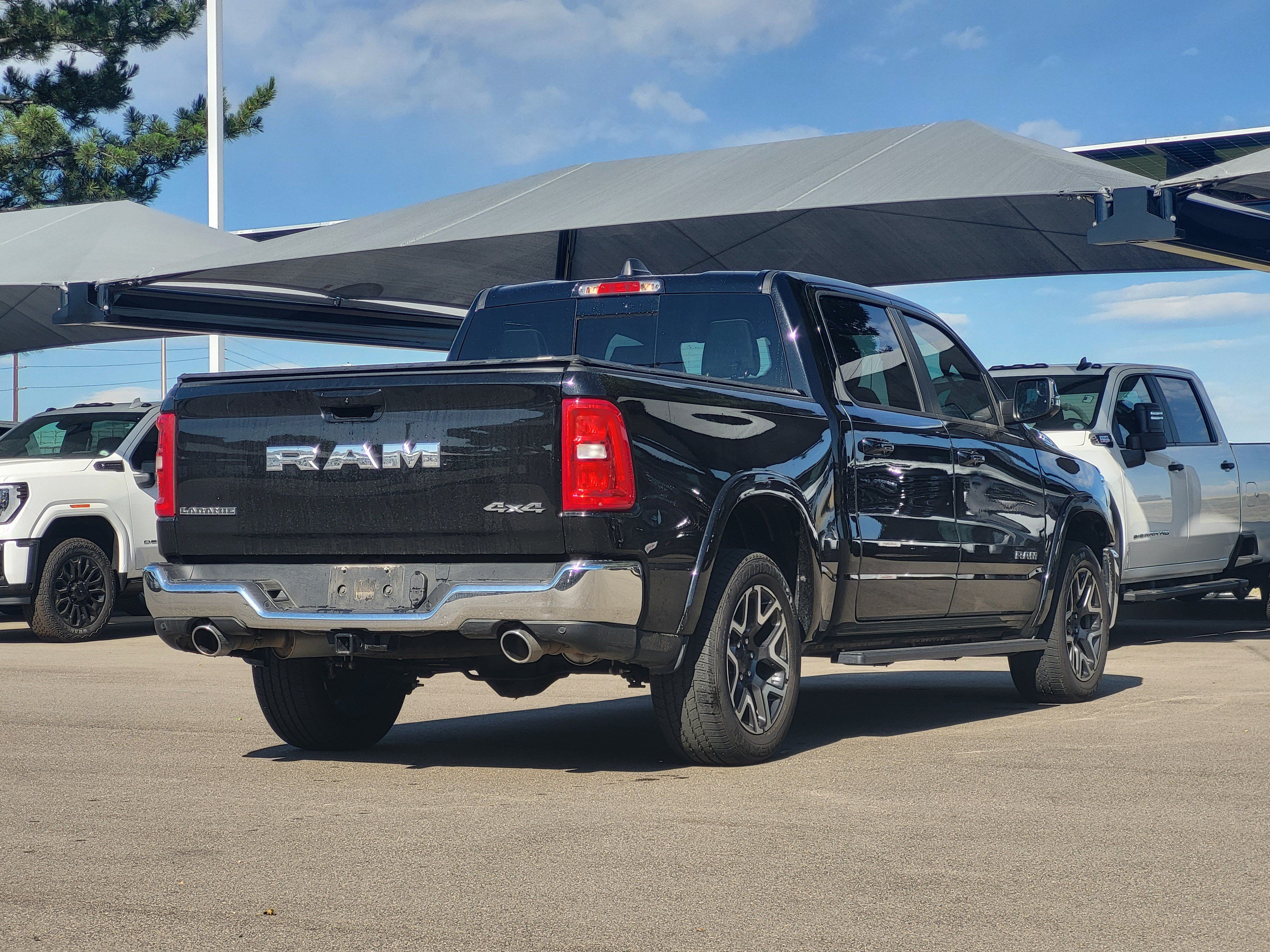 Used 2025 RAM 1500 Laramie AWD/4WD image 7