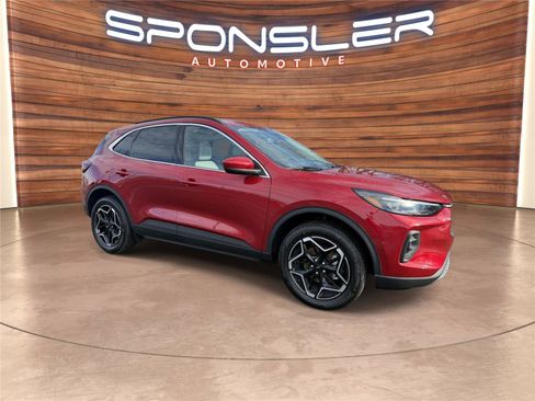 New 2026 Ford Escape Platinum w/ Class II Trailer Tow Package image 7