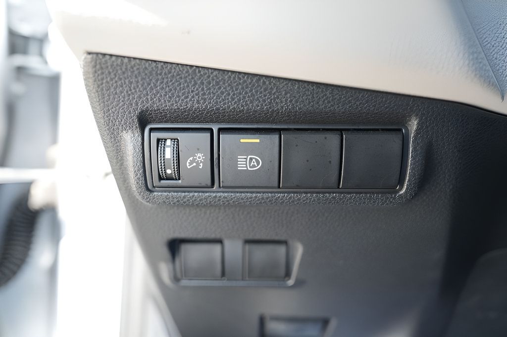 Used 2023 Toyota Corolla Cross L AWD/4WD image 23