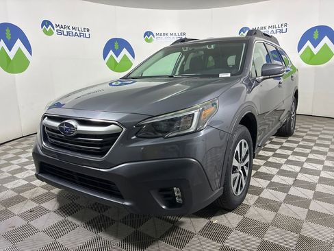 Used 2020 Subaru Outback Premium image 3